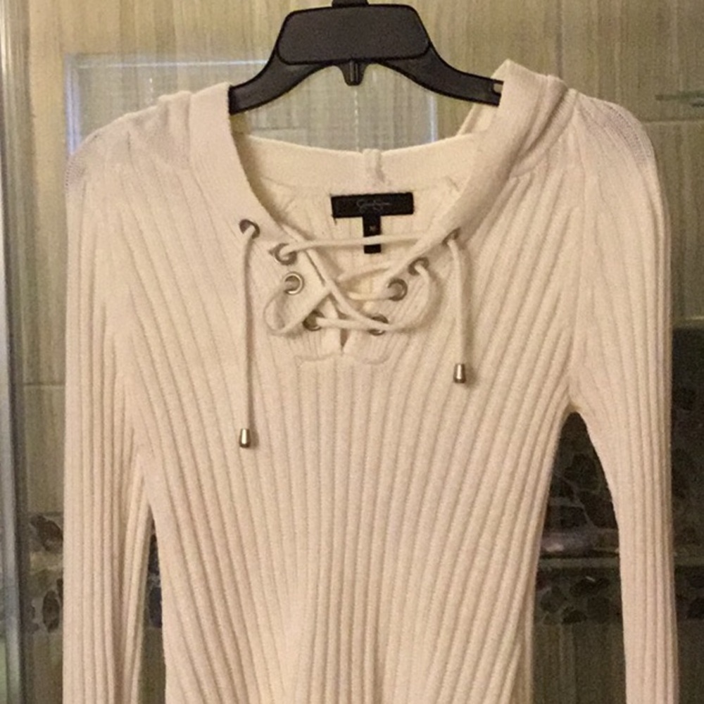 Jessica Simpson sweater